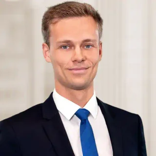 Dr. Valentin Zipfel