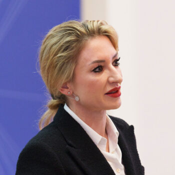 Dr. Thora Funken